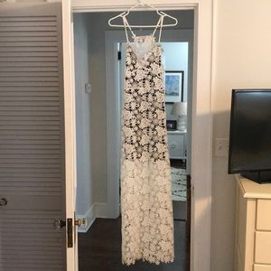 ThePerfext crochet lace white maxi dress size 4